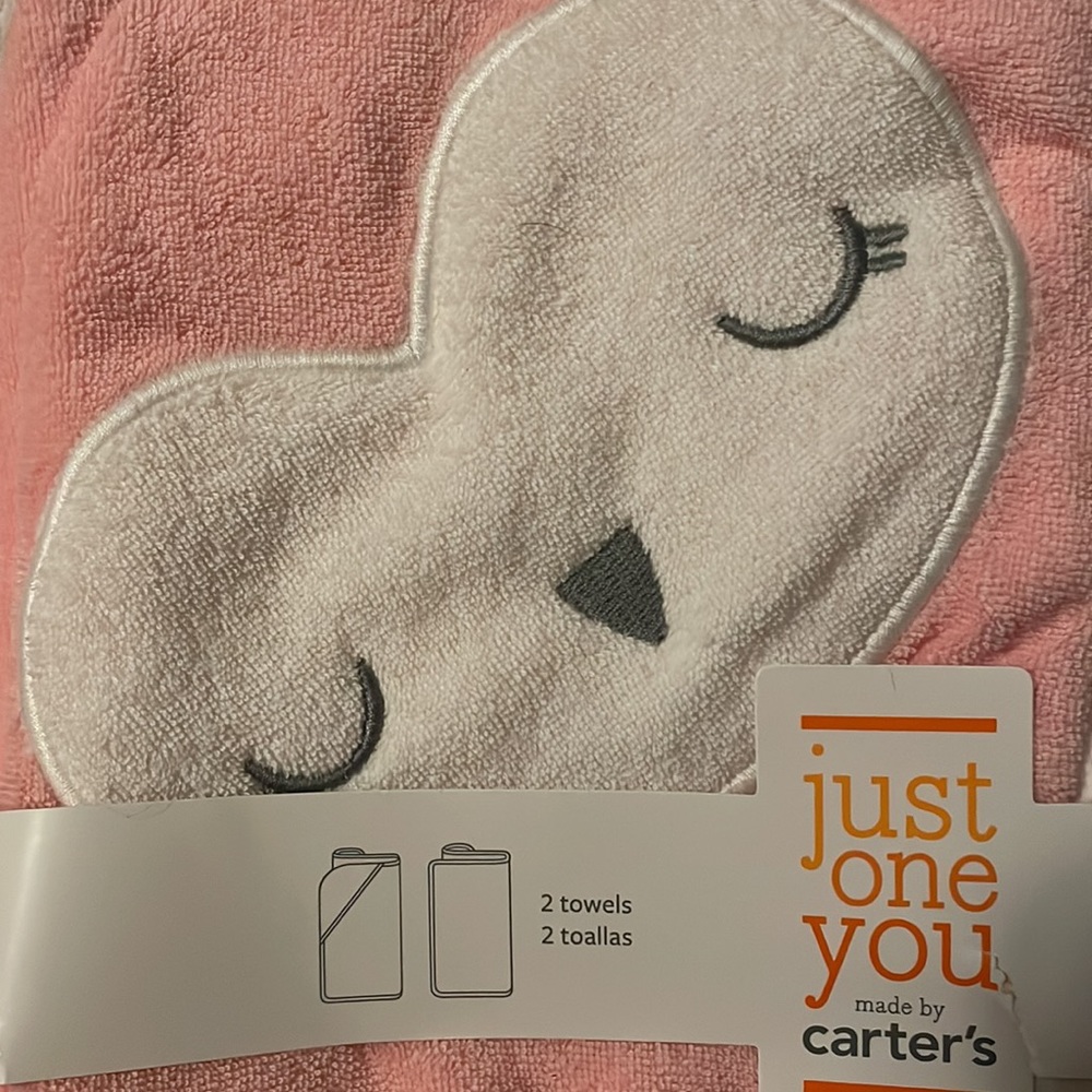 Carter’s just one you 2 towel set. 1 hooded and 1 a bath towel. Owl design - Picture 4 of 5